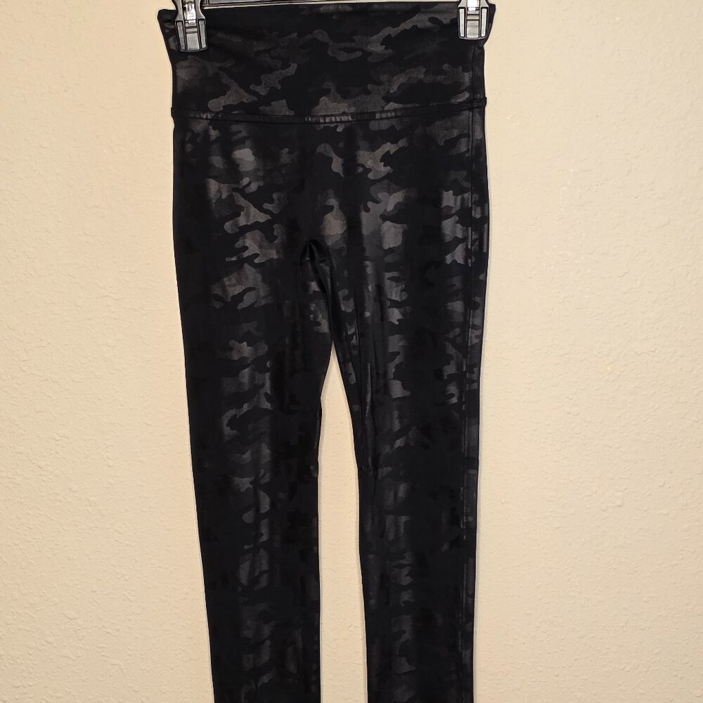 SPANX Women's Black Camo Leggings, Size S/P